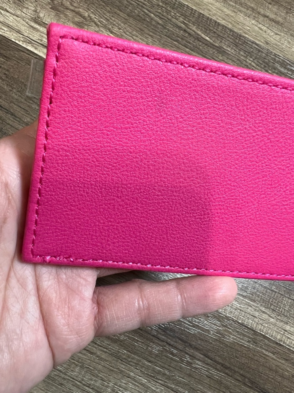 Juicy Couture Hot Pink Card Case with Gold Heart Emblem - Picture 3 of 4